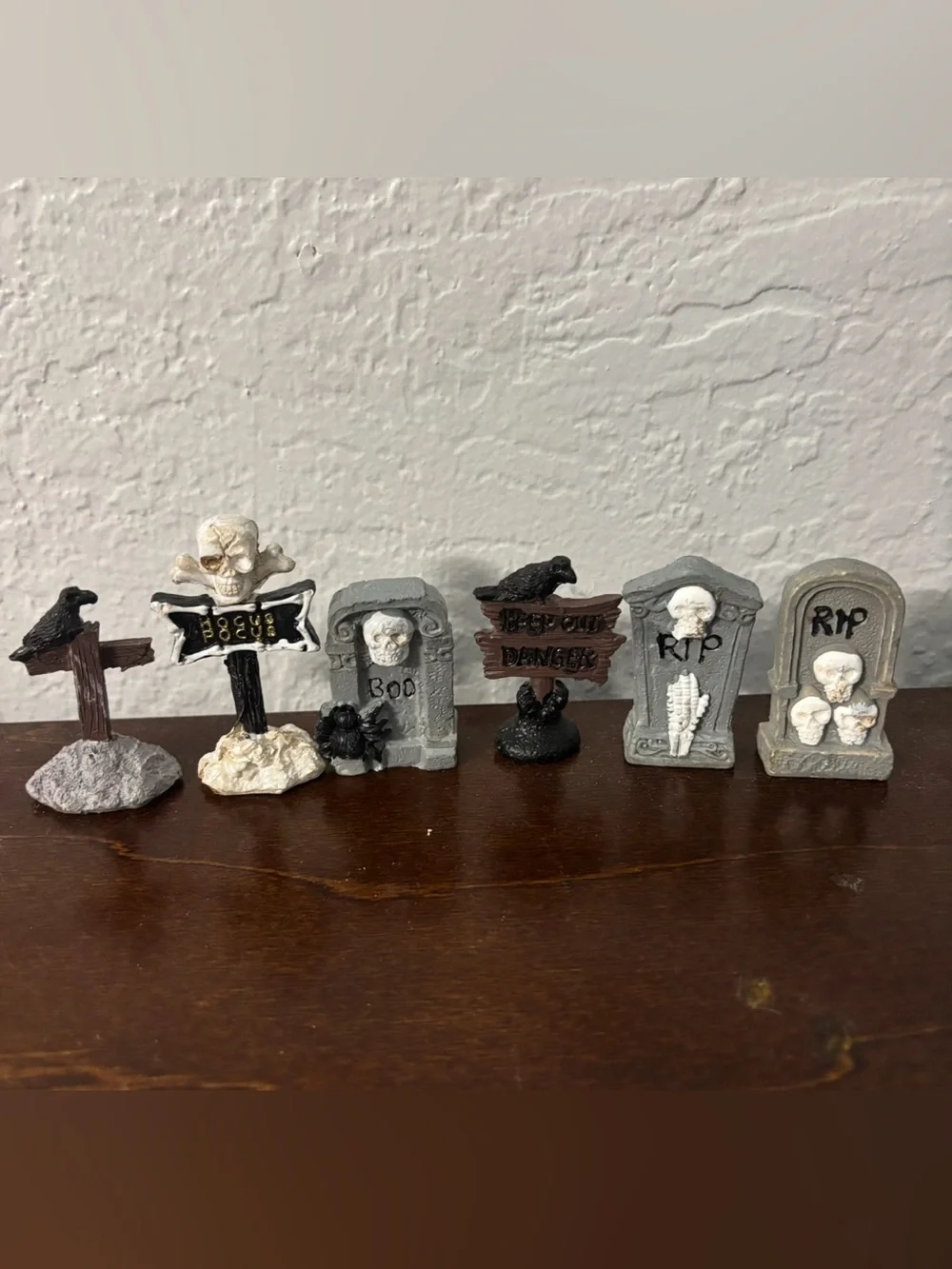 Mini Halloween Graveyard Tombstone Set 6 Crows Skulls RIP Hocus Pocus Decor
